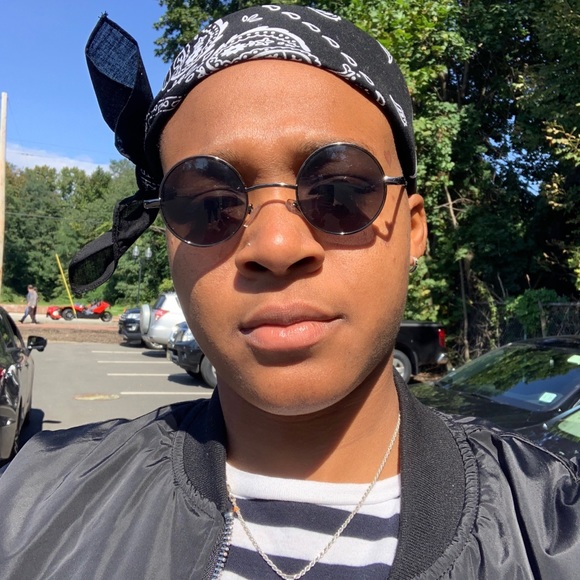 Meet your Posher, Sharolin - Picture 5 of 8